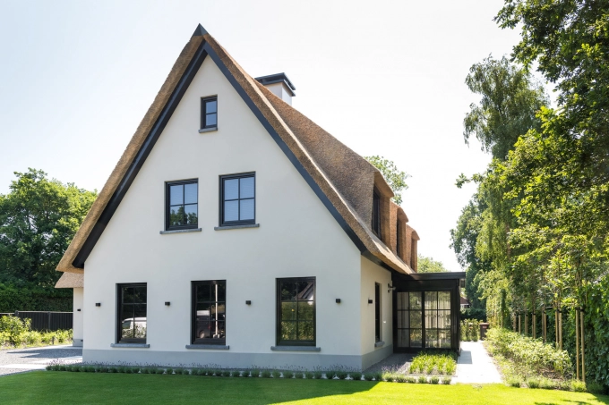Buitengevel vrijstaand huis rondom