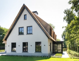 Buitengevel vrijstaand huis rondom